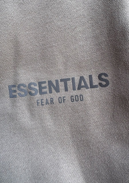 FOG ESSENTIALS 20SS RUBBER TAG SWEAT SHORTS | CEMENT
