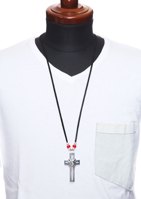 SOLID CROSS PENDANT